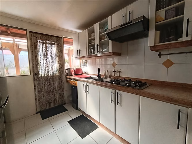 3 Dorm, Sala Estar, Piscina y Quincho Laguna Ayres Chicureo