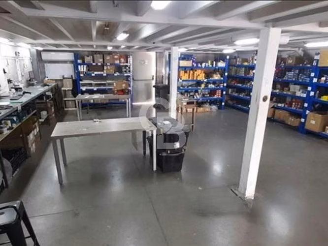 Gran bodega Industrial excelente conectividad