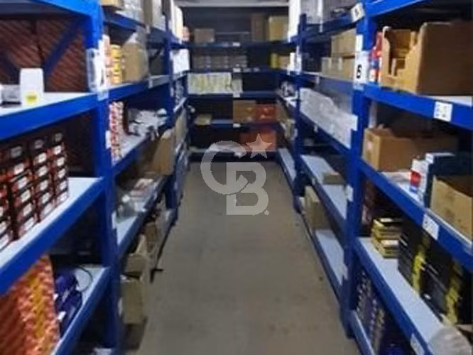 Gran bodega Industrial excelente conectividad