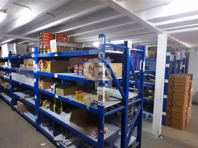 Gran bodega Industrial excelente conectividad