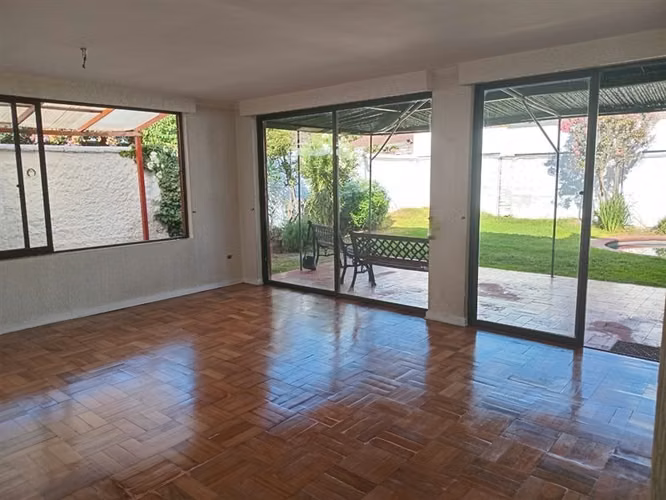 Casa en venta de 8 dorm. en Las Condes