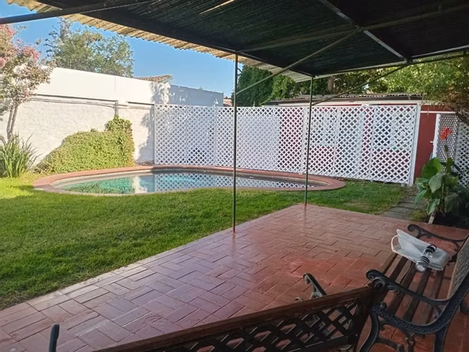 Casa en venta de 8 dorm. en Las Condes