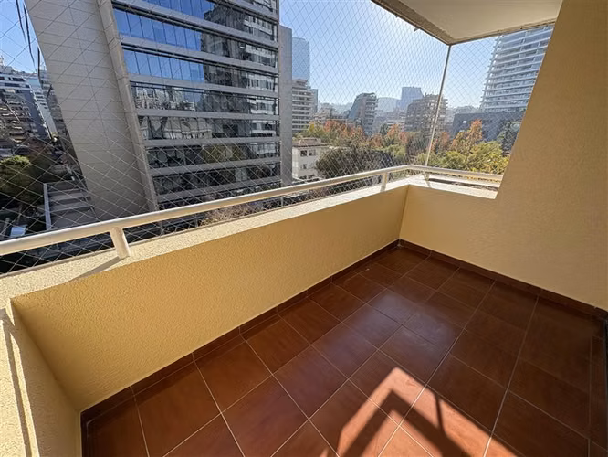 Departamento en venta de 3 dorm. en El Golf, Las Condes - Imagen 3
