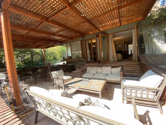 Casa en venta de 6 dorm. en sector Mayflower, Lo Barnechea