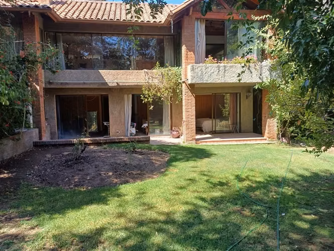 Casa en venta de 6 dorm. en sector Mayflower, Lo Barnechea