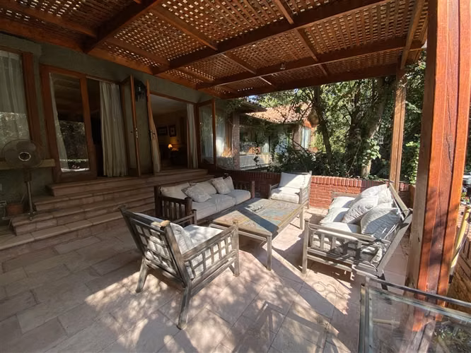 Casa en venta de 6 dorm. en sector Mayflower, Lo Barnechea