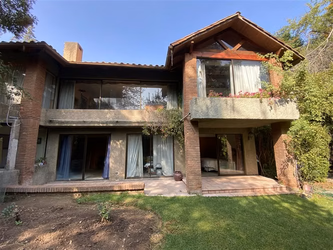 Casa en venta de 6 dorm. en sector Mayflower, Lo Barnechea
