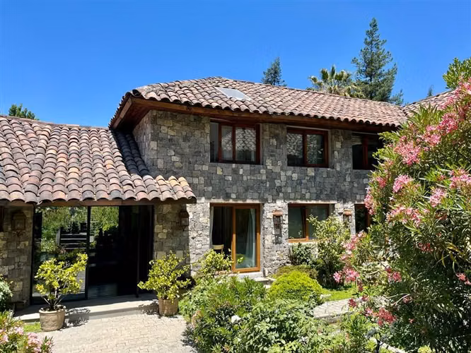 Venta Casa de 6 dorm. en Vitacura, Lo Curro - Imagen 2