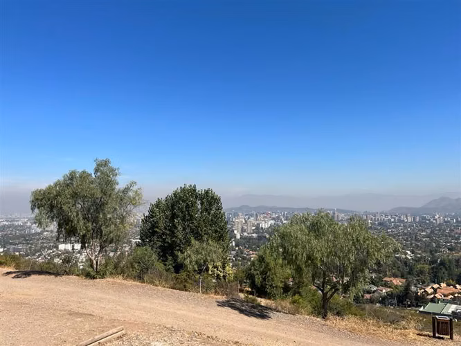 Sitio con permiso de Edificación Las Condes