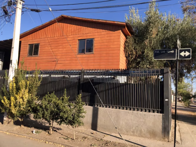 Se vende casa esquina -  Excelente propiedad y ubicación