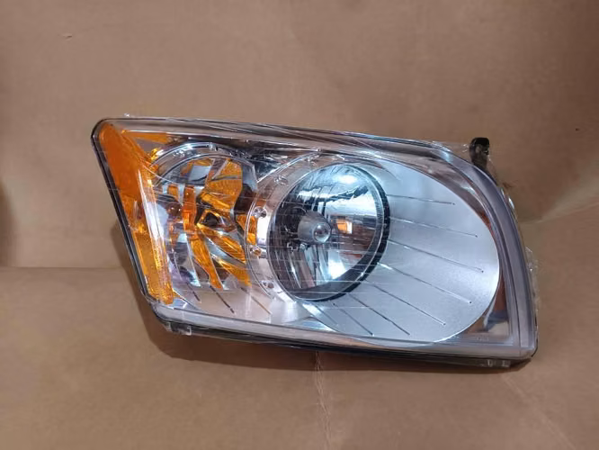  VENDO ÓPTICO DELANTERO DODGE CALIBER – LADO COPILOTO 