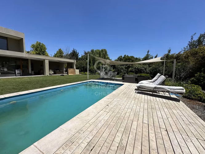 EXCLUSIVA CASA MEDITERRÁNEA REMODELADA/CHICUREO