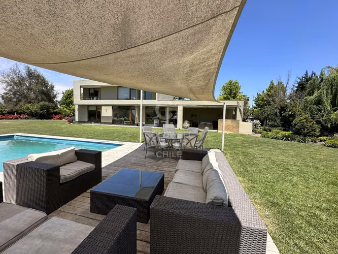 EXCLUSIVA CASA MEDITERRÁNEA REMODELADA/CHICUREO