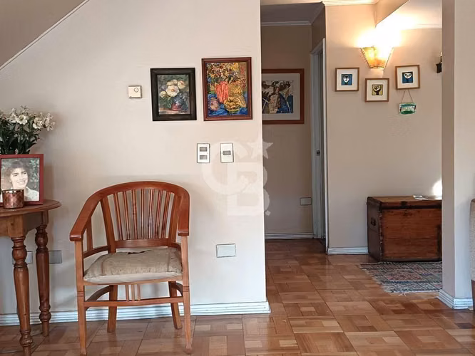 Luminosa Casa en venta en condominio - Huechuraba.CBG