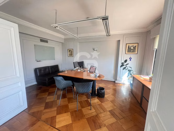 Edificio Corporativo con Uso Mixto/Providencia.CBG