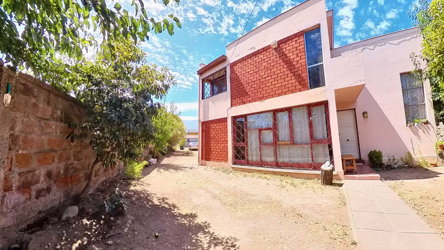 Casa con amplio terreno. (167772)