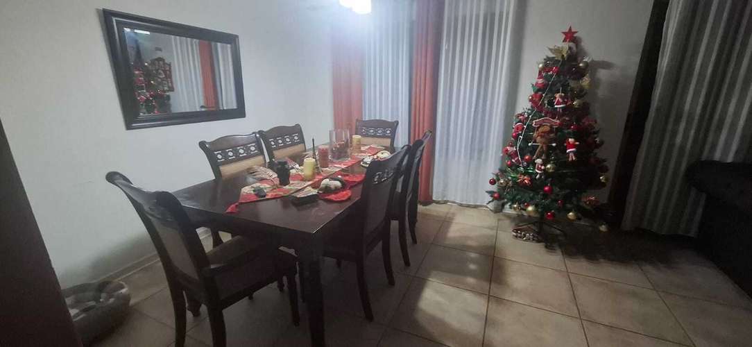 Casa con piscina en barrio tranquilo (167468) - Imagen 2