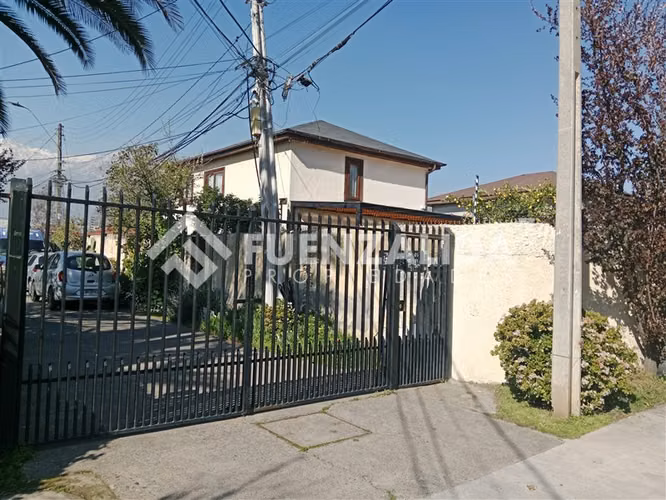 Casa en venta de 3 dorm. en La Florida