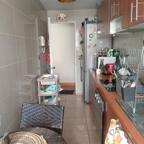 Habitación amoblada con WiFi y acceso a piscina – Excelente ubicación