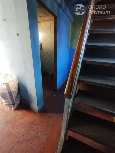 EXELENTE UBICACION PROPIEDAD PARA INVERSION Y RECONSTRUCCION