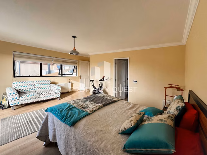 VENTA AMPLIA CASA 6D+4B CON PISCINA ANDALUE
