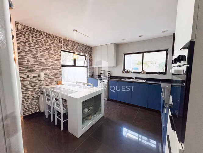 VENTA AMPLIA CASA 6D+4B CON PISCINA ANDALUE