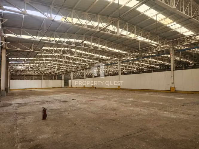 VENTA AMPLIA BODEGA PARQUE ESCUADRON