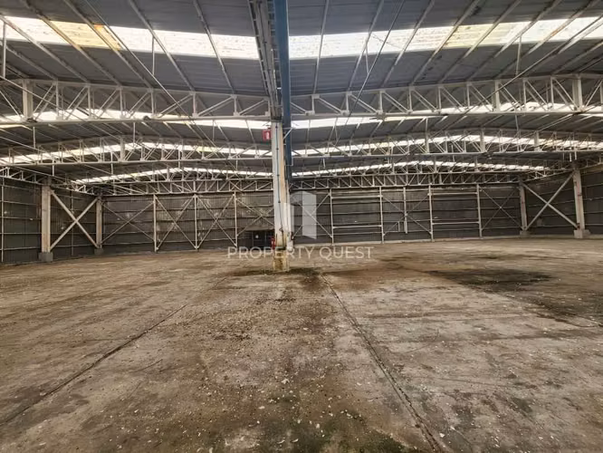VENTA AMPLIA BODEGA PARQUE ESCUADRON