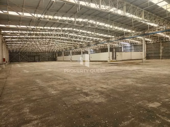 VENTA AMPLIA BODEGA PARQUE ESCUADRON