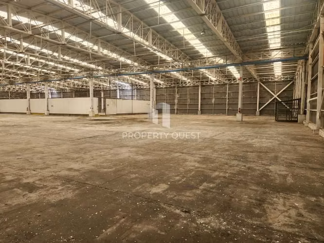 VENTA AMPLIA BODEGA PARQUE ESCUADRON
