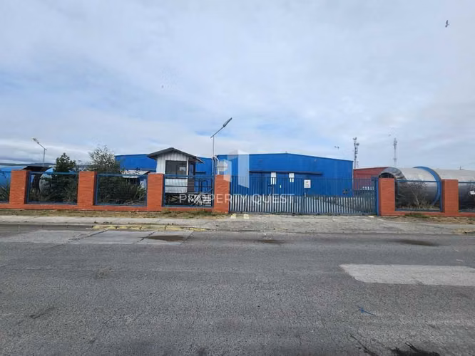 VENTA AMPLIA BODEGA PARQUE ESCUADRON