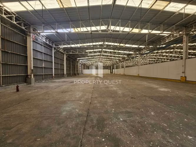VENTA AMPLIA BODEGA PARQUE ESCUADRON