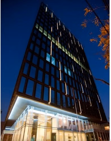 Arriendo OFICIBNA en Edificio Plaza Bellet en Providencia