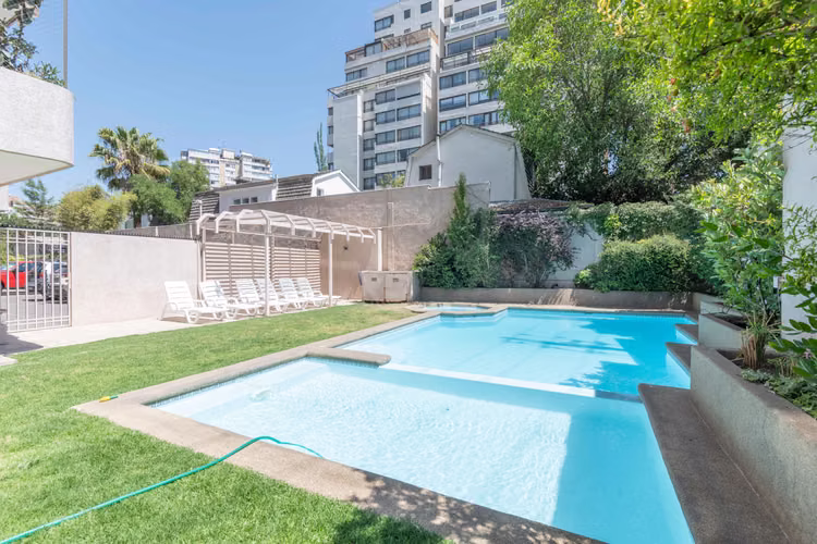 Av. Manquehue Sur 10 (1 Est /1 Bod) [1157-7]