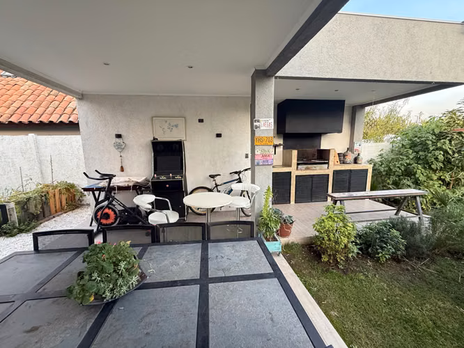 Casa Amplia con Excelente Conectividad (167850)
