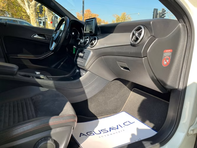 MERCEDES-BENZ GLA 250 4 MATIC 2.0 2015