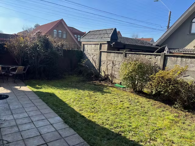 SE VENDE CASA DE ESQUINA EN VILLA BAYONA - Imagen 11