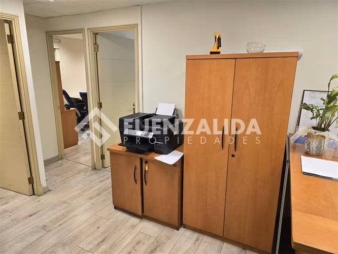 Oficina en venta en Las Condes a pasos Metro Escuela Militar - Imagen 9