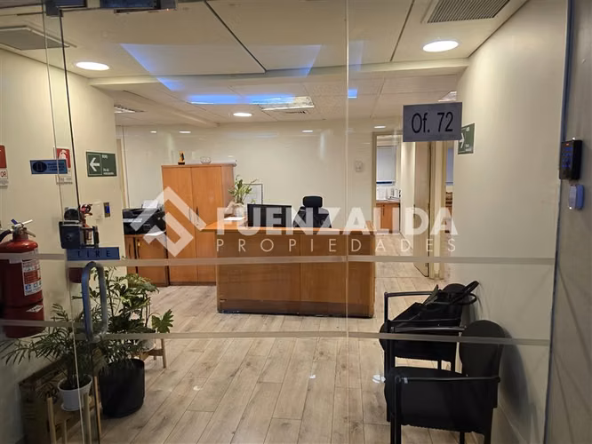 Oficina en venta en Las Condes a pasos Metro Escuela Militar - Imagen 2