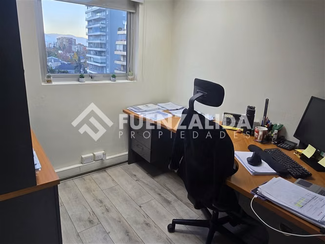 Oficina en venta en Las Condes a pasos Metro Escuela Militar