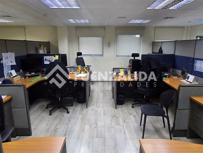 Oficina en venta en Las Condes a pasos Metro Escuela Militar