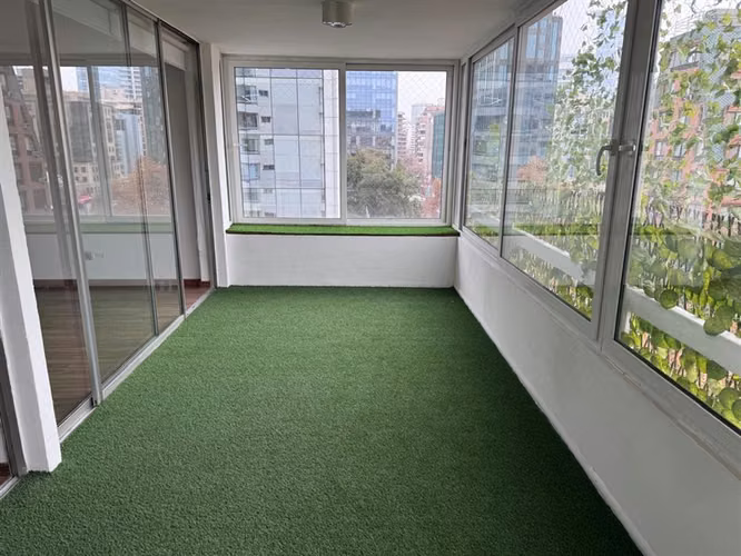 Recién remodelado, luminoso a pasos del metro el Golf