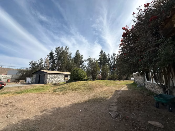 SE ARRIENDA HERMOSO LOCAL COMERCIAL (167976)