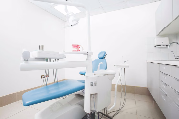Centro dental en concurrido strip center (167990)