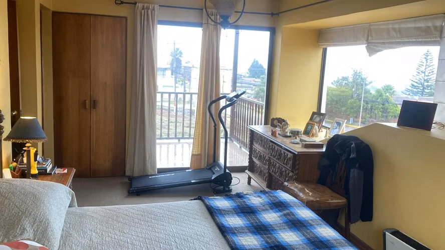 CASA EN AVENIDA GABRIELA MISTRAL:  5d 2b 8e