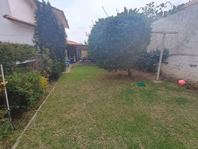 CASA EN AVENIDA GABRIELA MISTRAL:  5d 2b 8e
