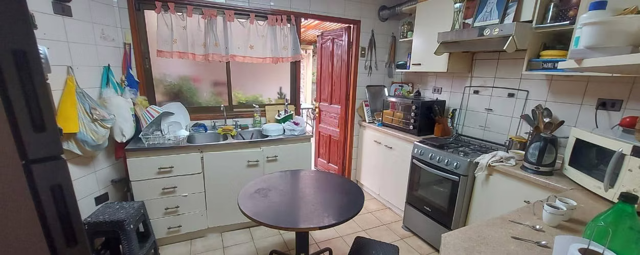 CASA EN AVENIDA GABRIELA MISTRAL:  5d 2b 8e