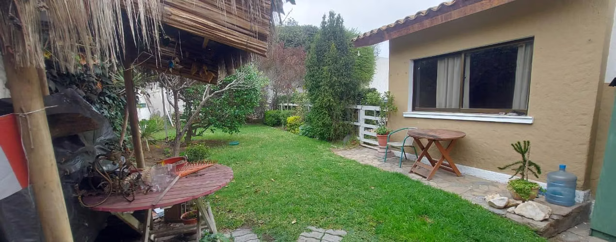 CASA EN AVENIDA GABRIELA MISTRAL:  5d 2b 8e