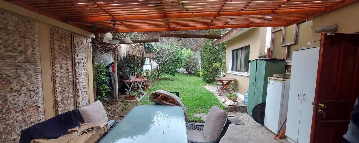 CASA EN AVENIDA GABRIELA MISTRAL:  5d 2b 8e