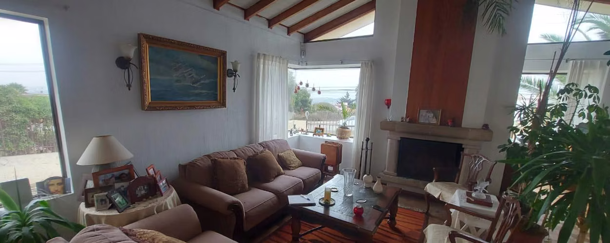 CASA EN AVENIDA GABRIELA MISTRAL:  5d 2b 8e